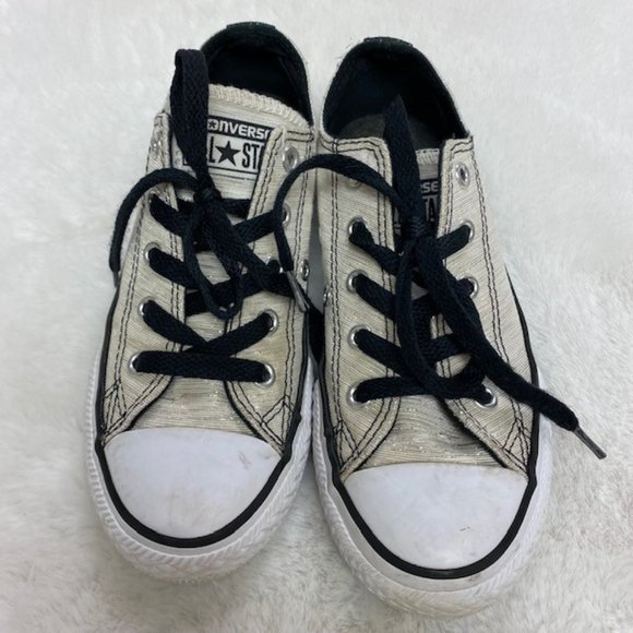 Girl's Converse Chuck Taylor All Stars Silver Metallic Sneakers, size 13 Youth - Picture 2 of 15